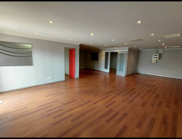 103M² OFFICE TO LET IN FOURWAYS
